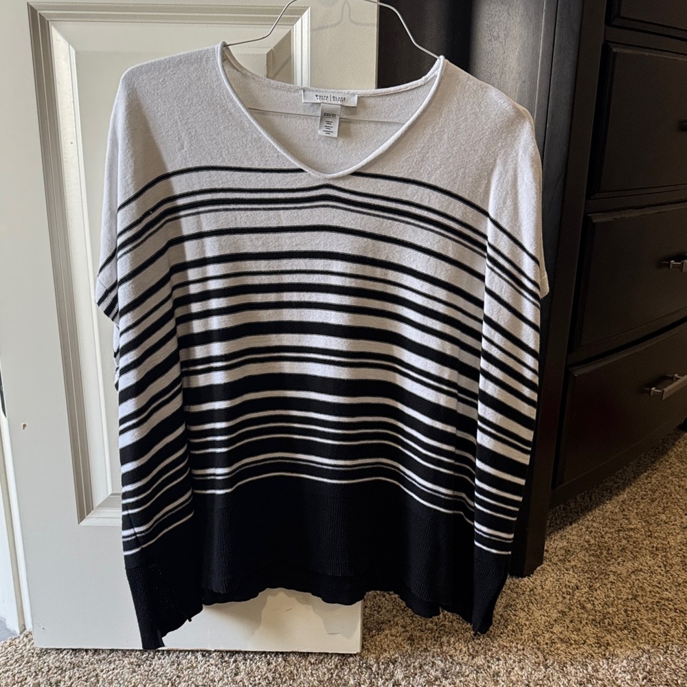 White House Black Market Overisized Women’s XXS/XS Poncho Sweater
